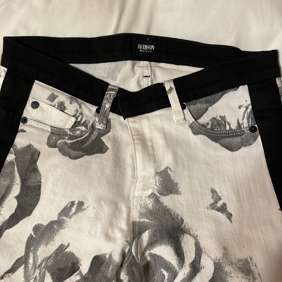 Hudson Leo Super Skinny Crop. Size 28. - Picture 6 of 6